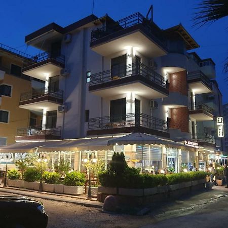 Hotel Dollari Kryemëdhej Eksteriør bilde